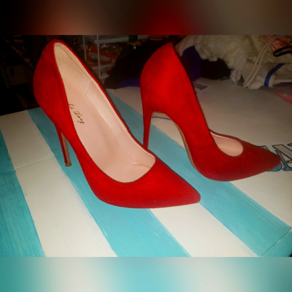 Elisabet Tang Women Pumps, Pointed Toe High Heels size 7